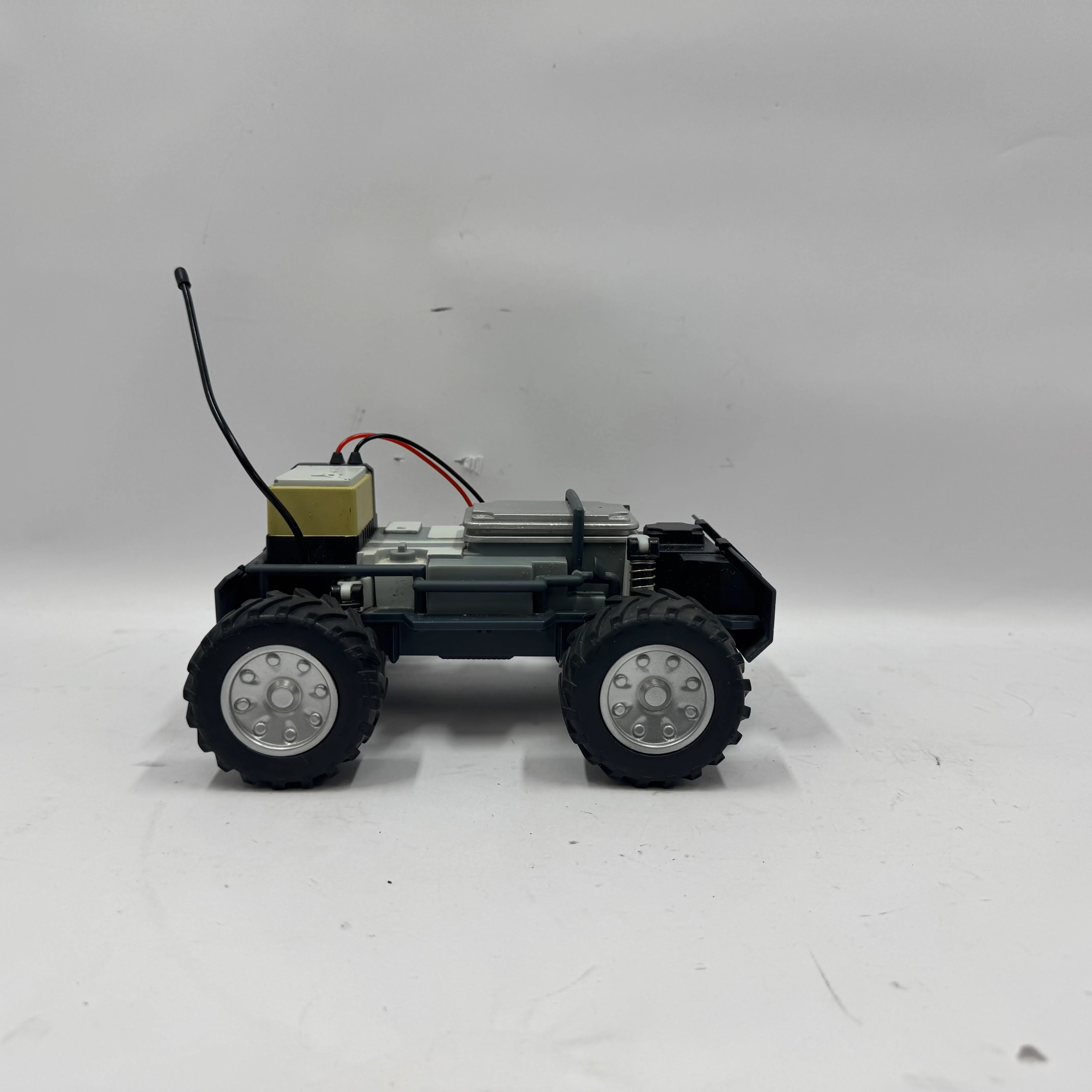 Activision Call of Duty: Black Ops RC-XD RC Car and Controller - Image 5