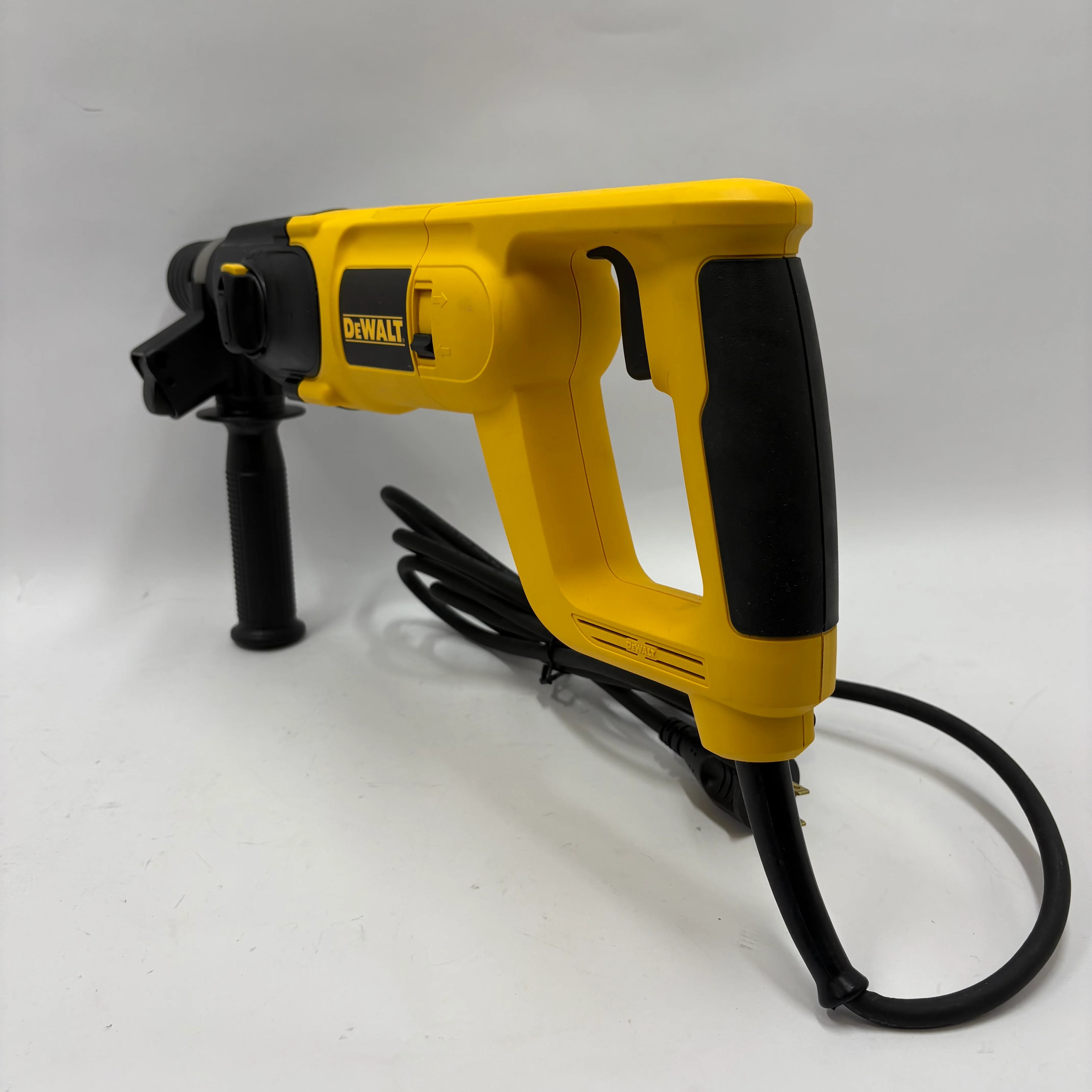 DeWalt D25023 7/8" (22mm) Compact SDS Rotary Hammer D25023 - Image 3