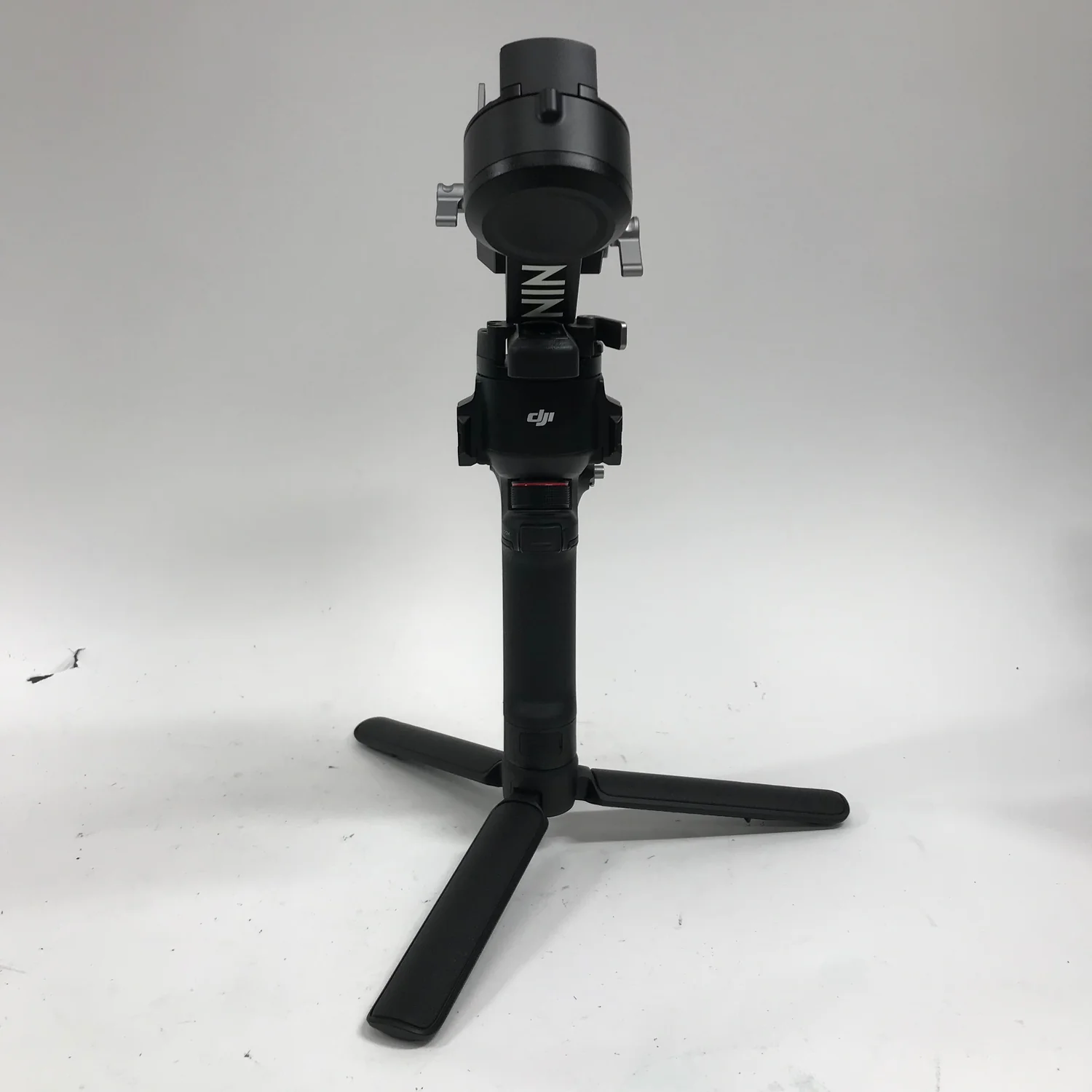 DJI RS 4 3-Axis Gimbal Stabilizer - Image 3