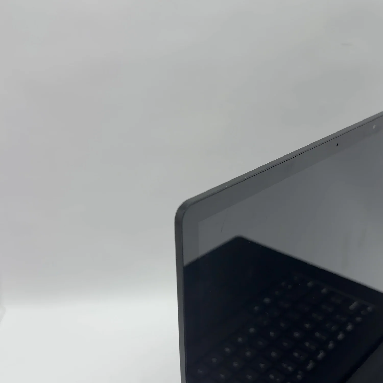 Microsoft Surface Laptop 4 1953 15" Ryzen 7 2.0GHz 8GB RAM 512GB SSD - Image 4