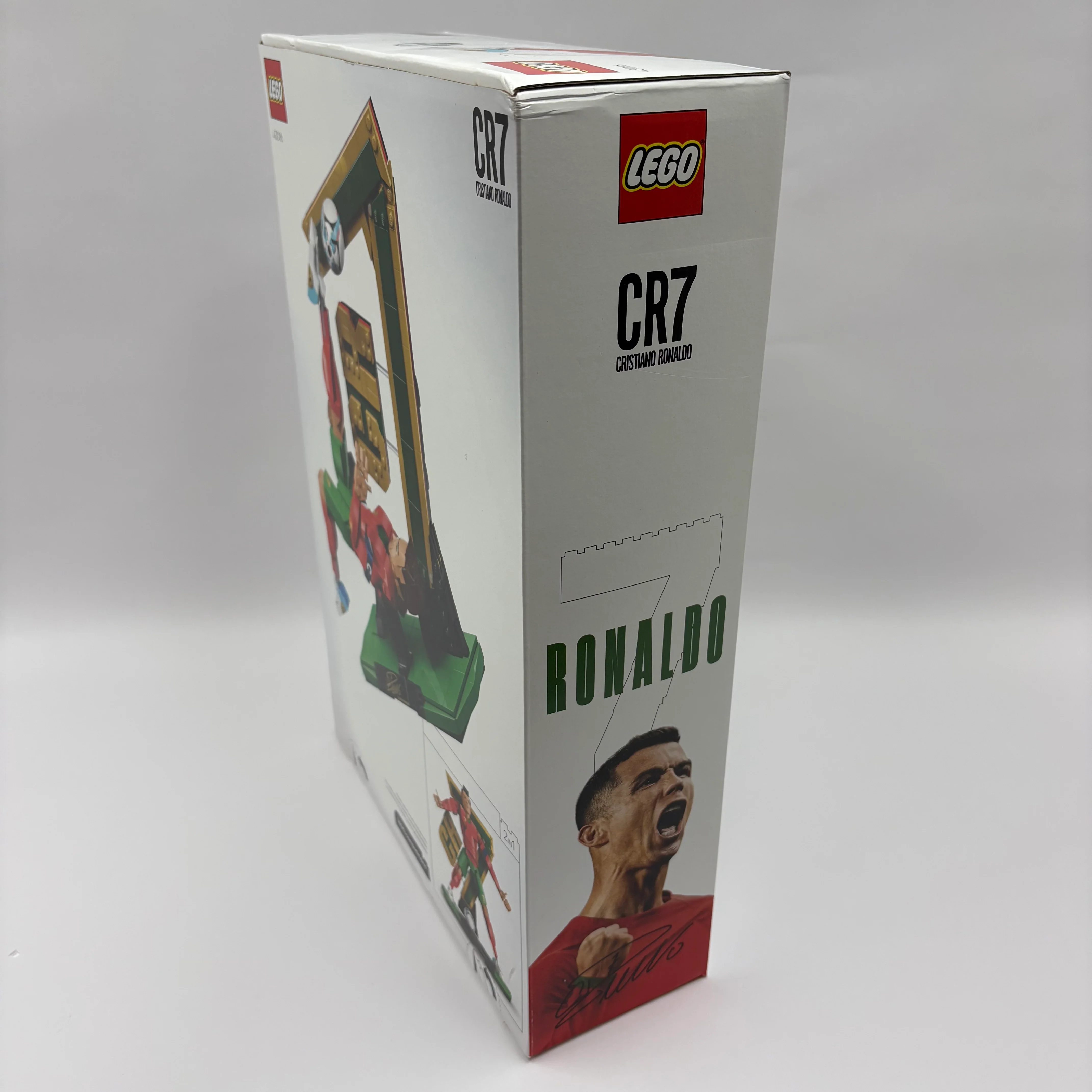 New Lego Cristiano Ronaldo Lego Set 43016 - Image 3