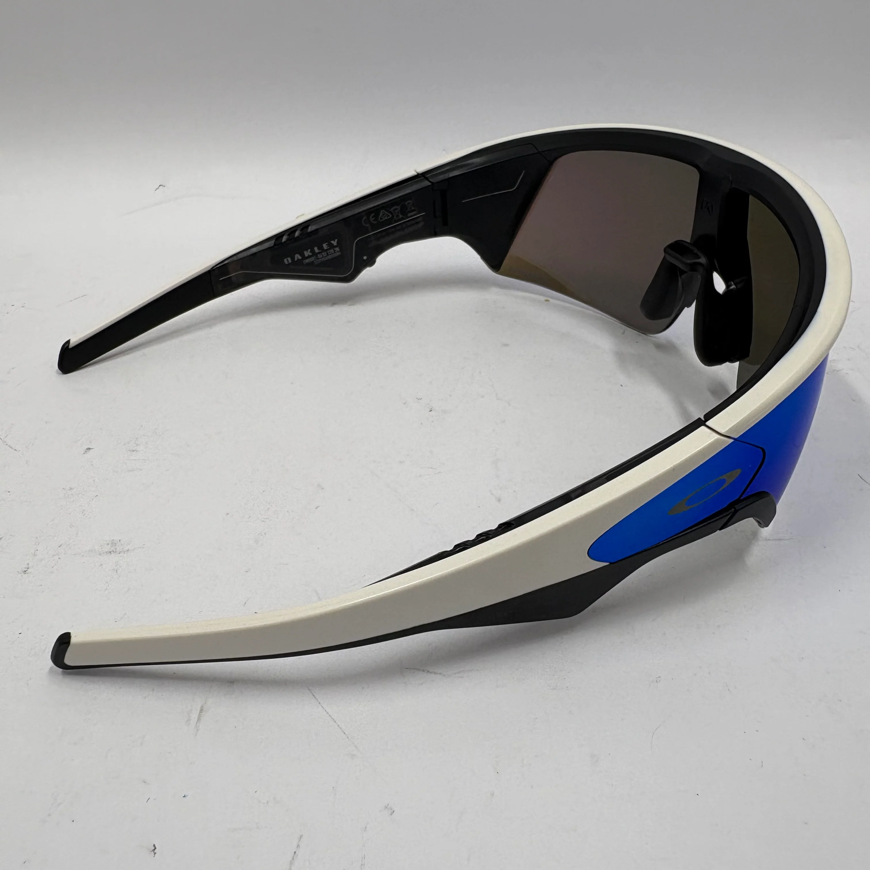 Oakley Meta Vanguard Matte Black Prizm OW8001-0152 AI Smart Glasses - Image 4