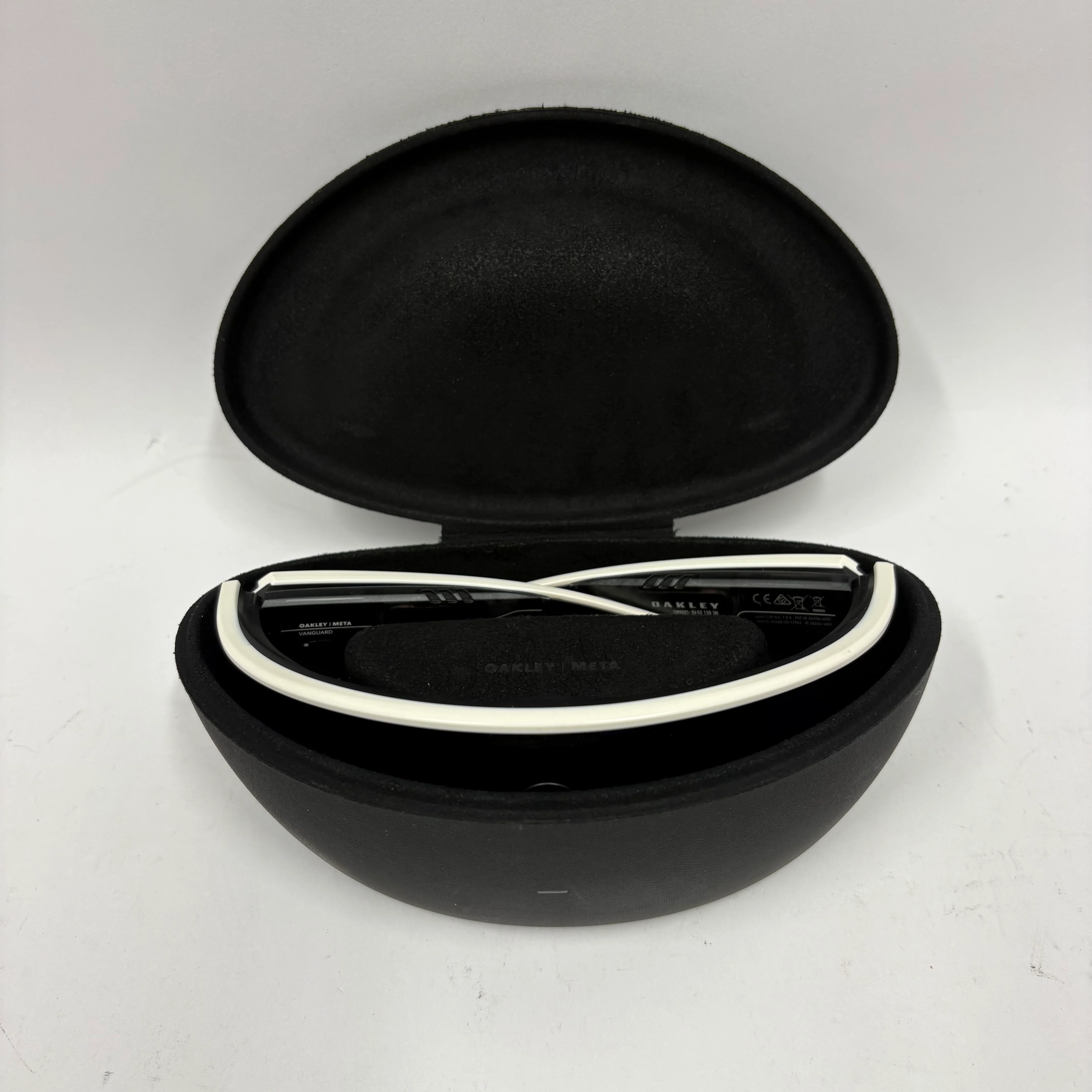 Oakley Meta Vanguard Matte Black Prizm OW8001-0152 AI Smart Glasses - Image 6