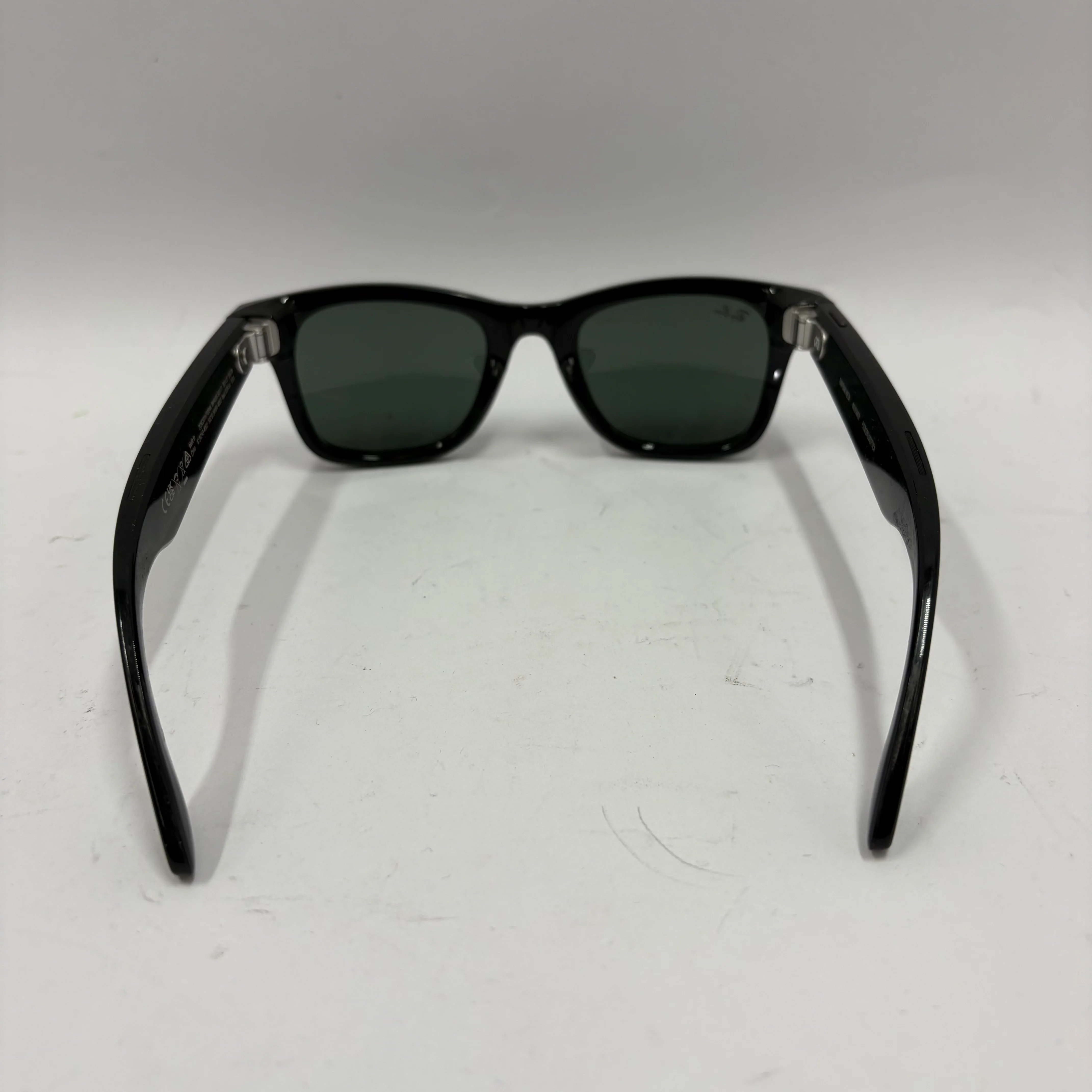 Ray-Ban Meta Wayfarer Gen 1 Shiny Black Polarized RW4006 60171 AI Smart Glasses - Image 4