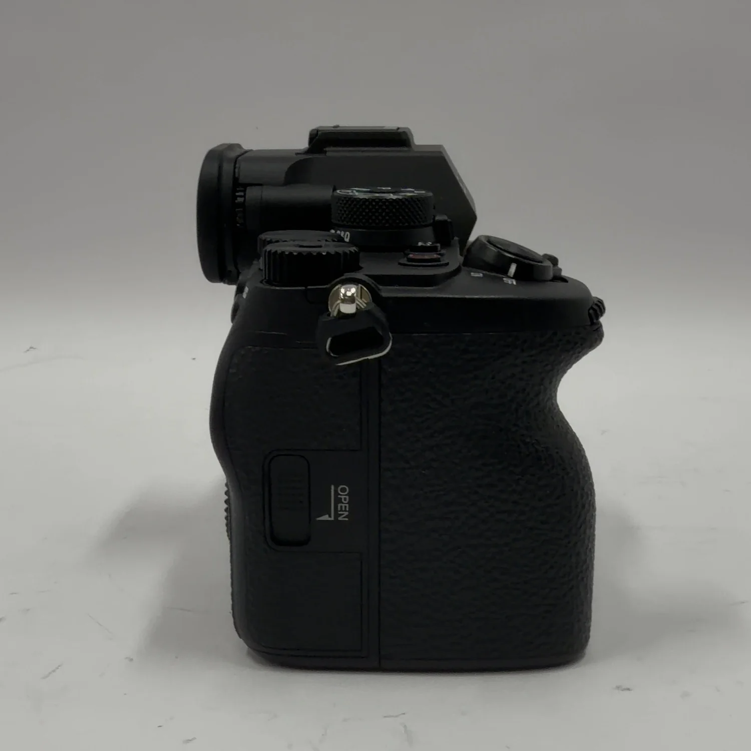Sony Alpha 7RV 61MP Full Frame Interchangeable Lens Camera - Image 7