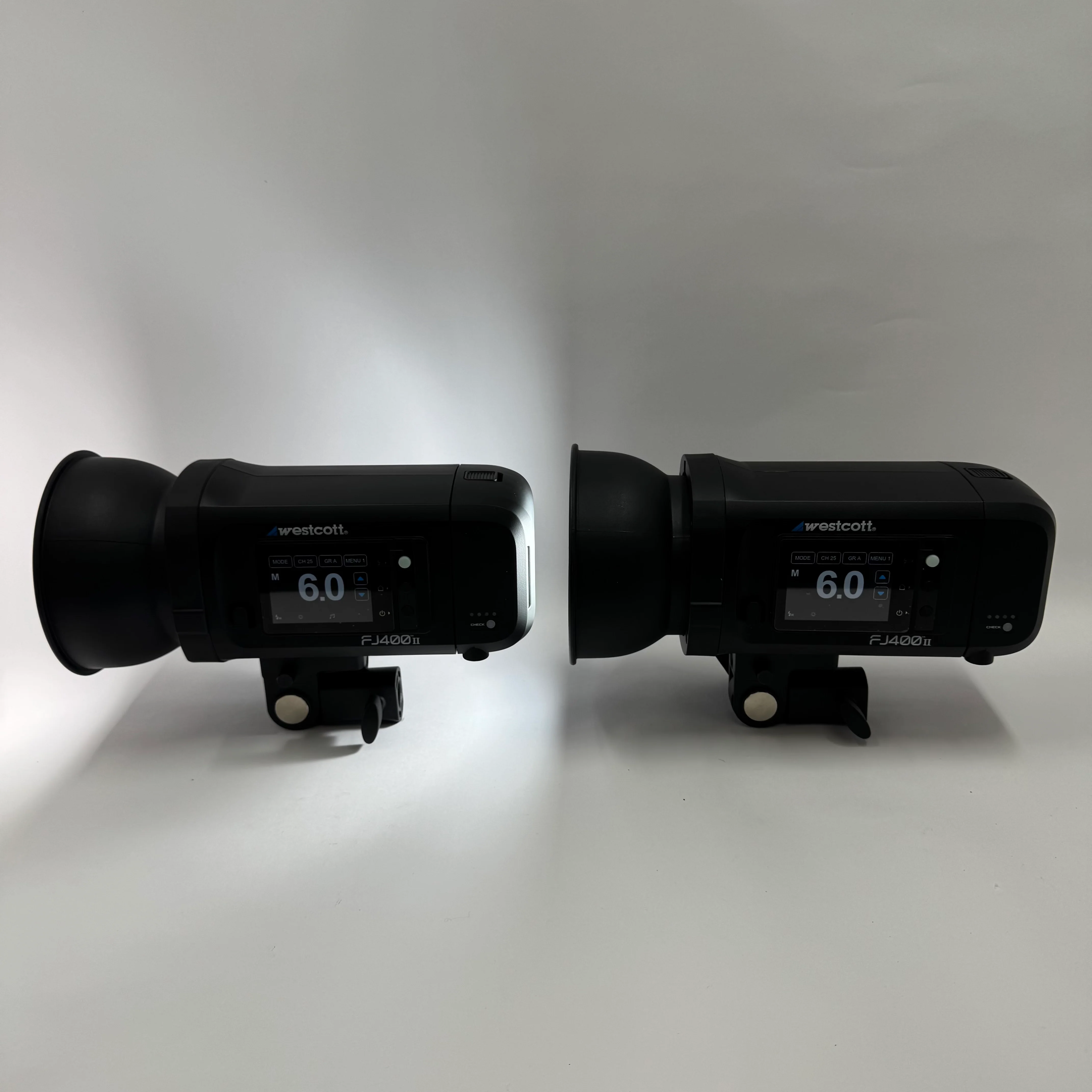 Westcott FJ400 II  Strobe 2-Light Backpack Kit - Image 2