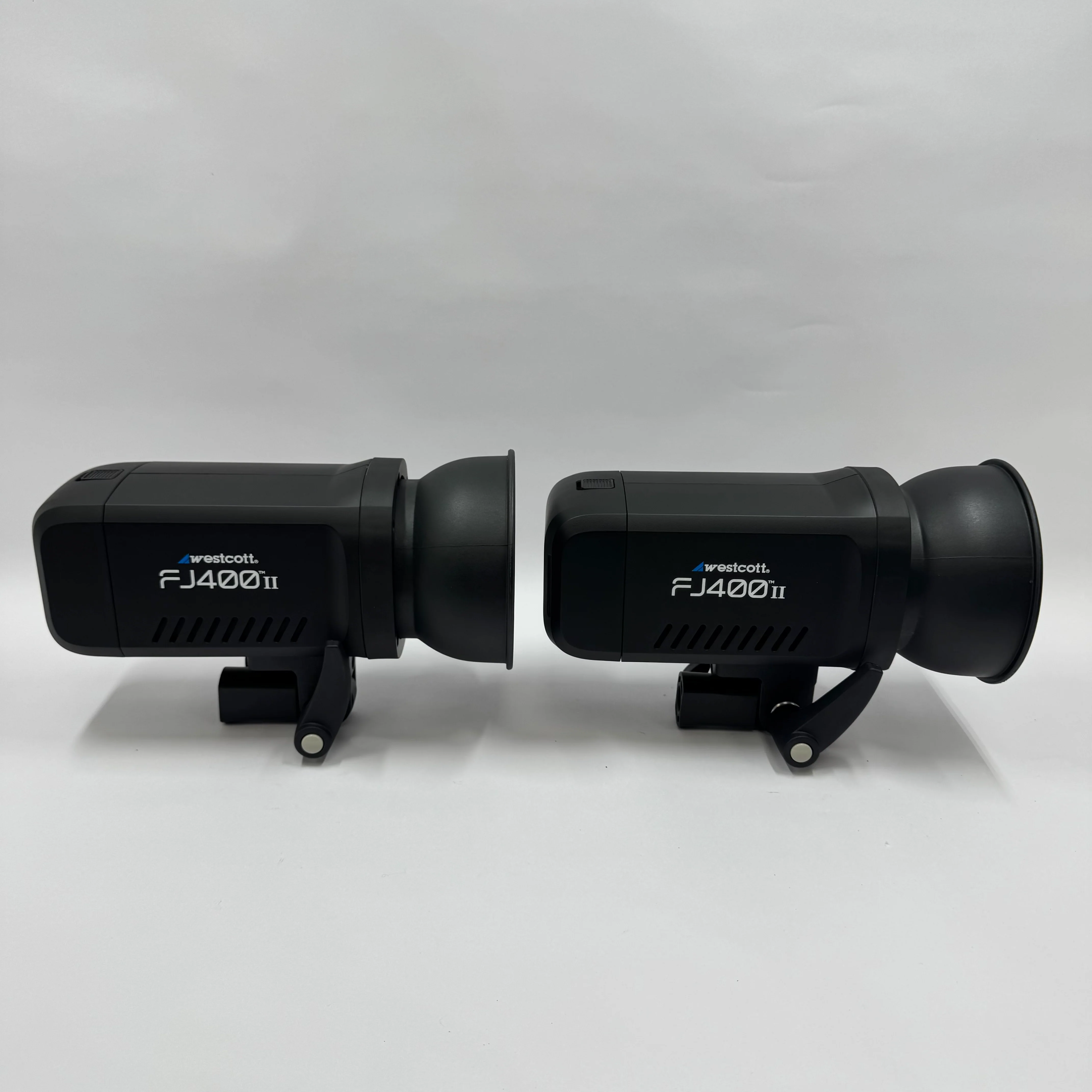 Westcott FJ400 II  Strobe 2-Light Backpack Kit - Image 5